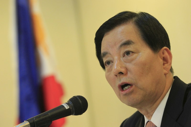 © Reuters. South Korean Defence Minister Han Min-Koo answers questions during a news conference inside a military headquarters in Quezon city