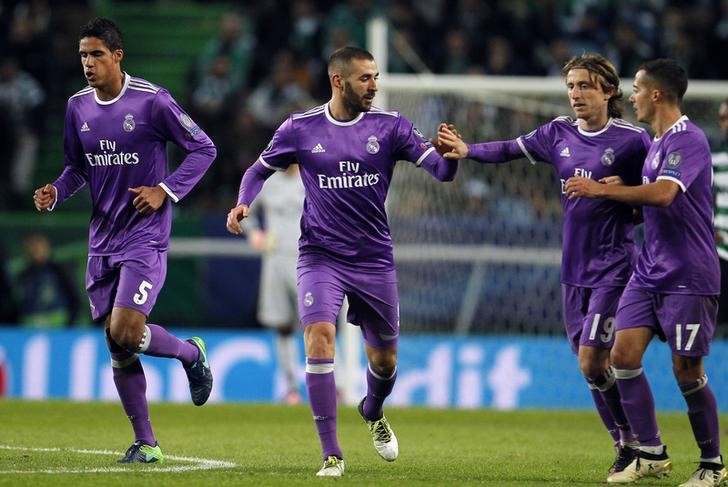 © Reuters. El Madrid sella su pase a octavos de Champions mientras el Sevilla cae