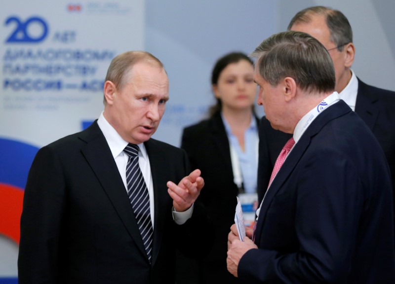 © Reuters. Russia's President Putin talks to Russian Presidential Aide Ushakov at Russia-ASEAN summit in Sochi