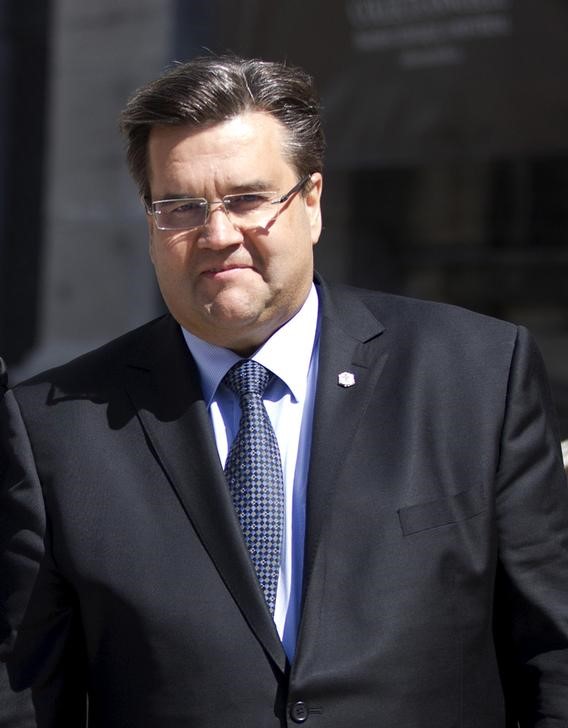 © Reuters. Montreal mayor Coderre arrives for the funeral of Cardinal Jean-Claude Turcotte at Mary, Queen of the World Cathedral in Montreal