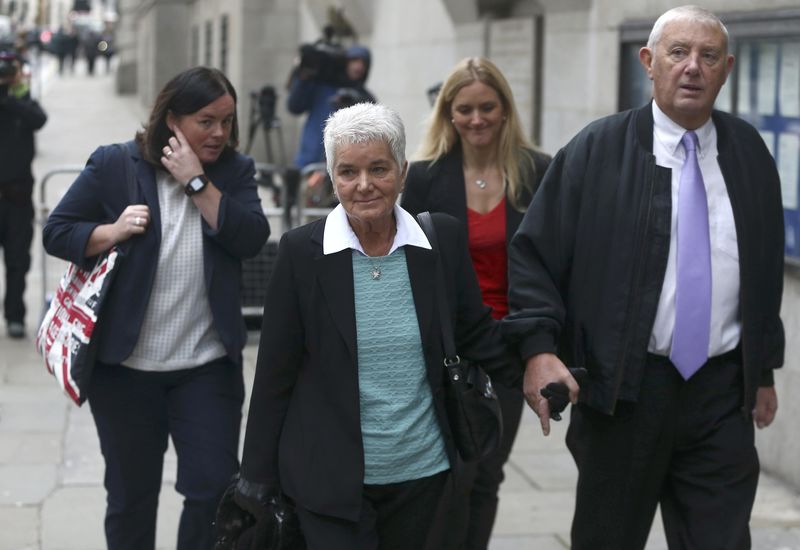 © Reuters. Members of MP Jo Cox's family Jean Leadbeater (2nd L), Kim Leadbeater (2nd R), and Gordon Leadbeater (R) arrive at the Old Bailey courthouse in London