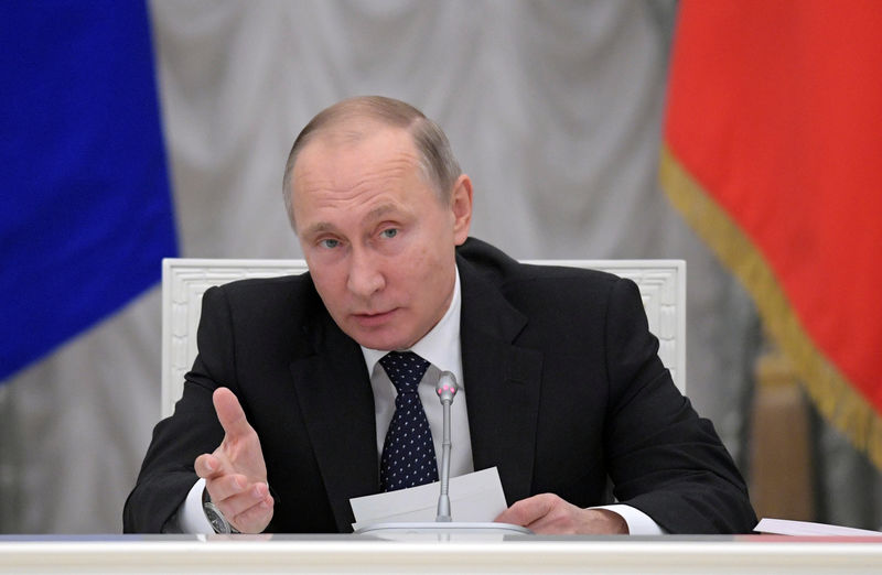 © Reuters. Russian President Putin chairs meeting about state funding for science at Kremlin in Moscow