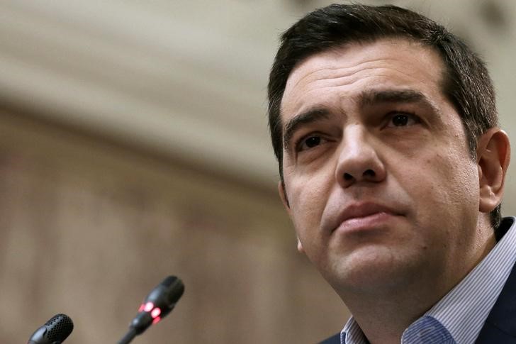 © Reuters. Greek PM Tsipras addresses his lawmakers during a ruling Syriza party parliamentary group session in Athens