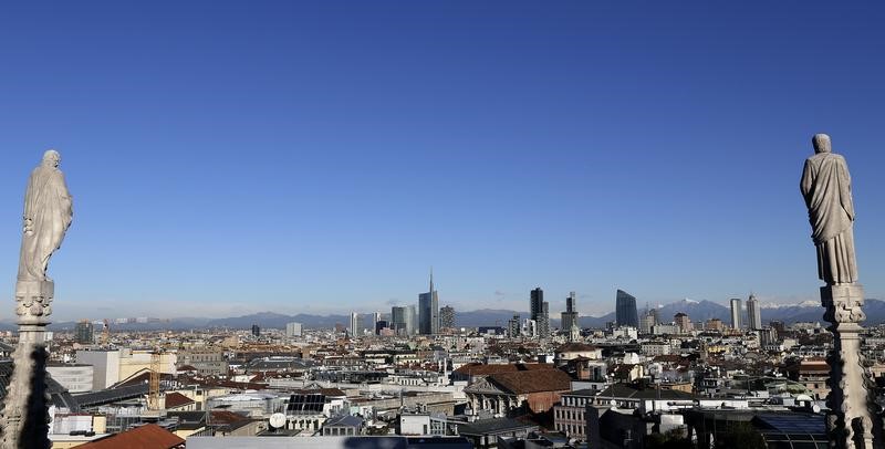 © Reuters. Milan's business district skyline is seen from Duomo's Cathedral downtown Milan