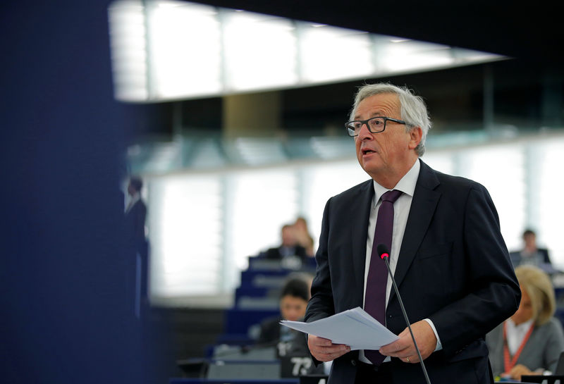 © Reuters. European Commission President Juncker addresses the European Parliament during a debate in Strasbourg