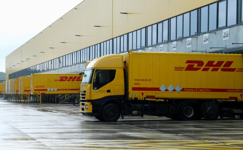 © Reuters. A distribution centre of German postal and logistics group Deutsche Post DHL is pictured in Obertshausen