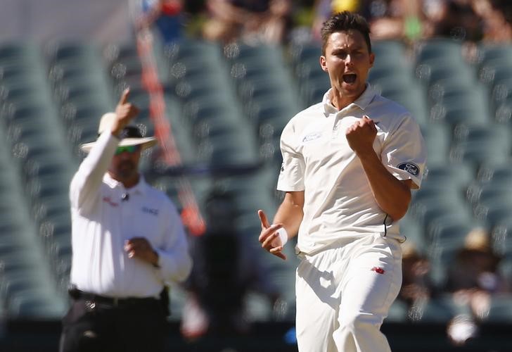 © Reuters. New Zealand's Trent Boult celebrates as umpire Richard Illingworth gives Australia's Joe Burns out LBW for 11 runs during the third day of the third cricket test match at the Adelaide Oval, in South Australia,