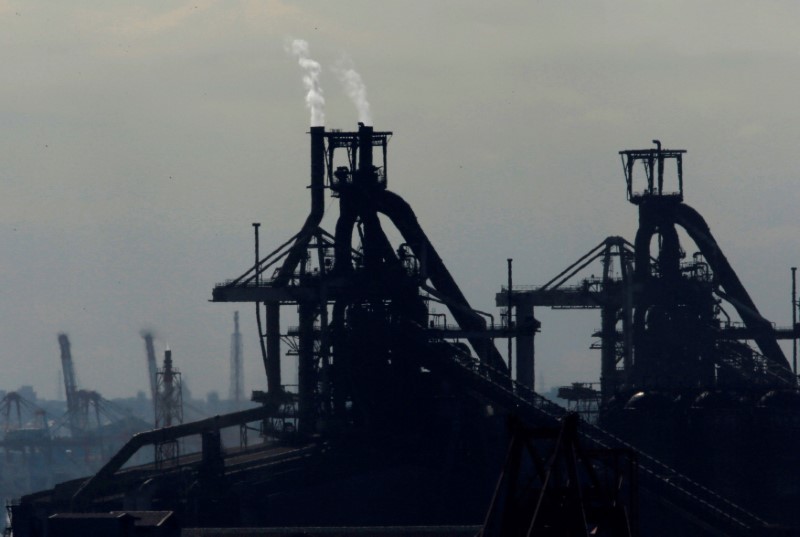 © Reuters. File photo of smoke rising from chimneys of JFE's steel factory at Keihin industrial zone in Kawasaki
