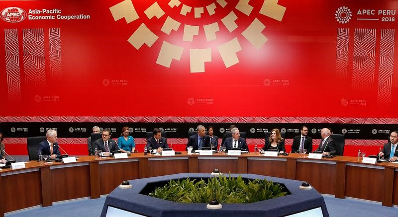 © Reuters. Obama attends the APEC Summit in Peru
