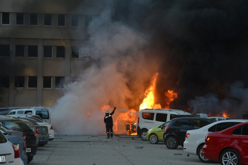 © Reuters. Una explosión deja 2 muertos junto a la oficina del gobernador en una ciudad del sur de Turquía