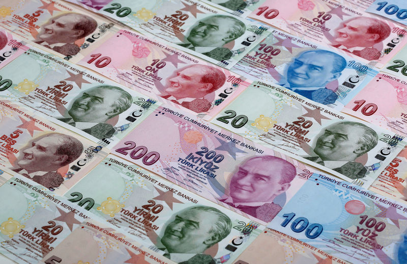 © Reuters. Turkish lira banknotes are seen in this photo illustration