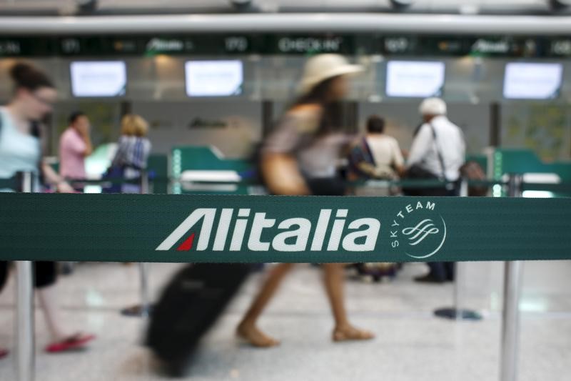 © Reuters. 2.000 EMPLOIS EN DANGER CHEZ ALITALIA