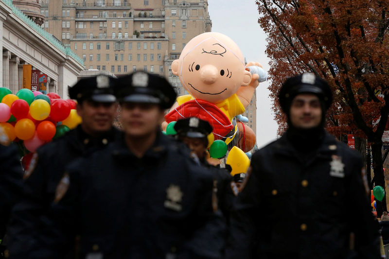 © Reuters. Segurança reforçada em Manhattan durante desfile do Dia de Ação de Graças nos EUA