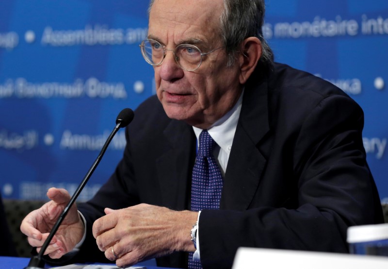 © Reuters. Italian Finance Minister Pier Carlo Padoan speaks at a news conference