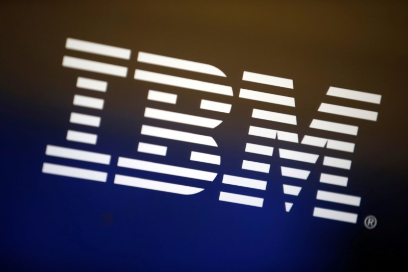 © Reuters. The logo of IBM is seen in Los Angeles