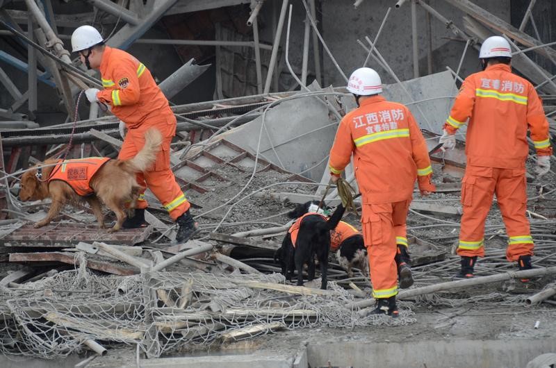 © Reuters. La cifra de muertos por un derrumbe en una planta de energía china sube a 74