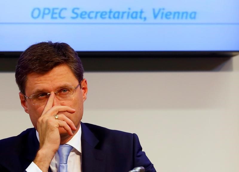 © Reuters. Russian Energy Minister Novak addresses a news conference in Vienna
