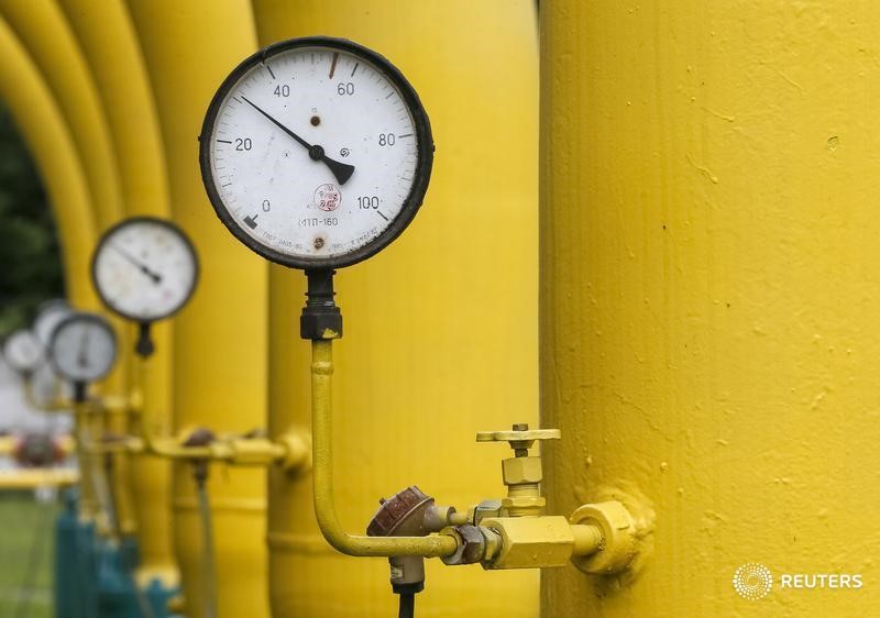 © Reuters. Датчики давления у подземного хранилища газа близ города Стрый, Украина