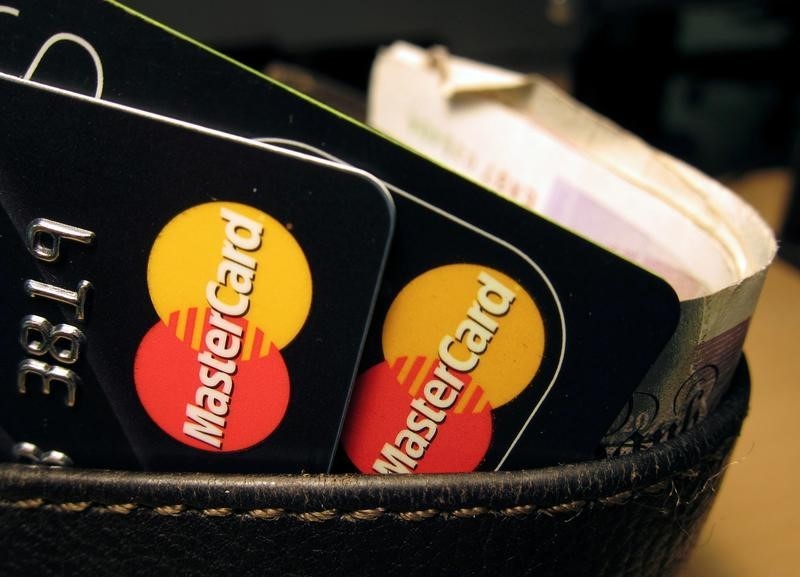 © Reuters. Logo da Mastercard visto em cartões