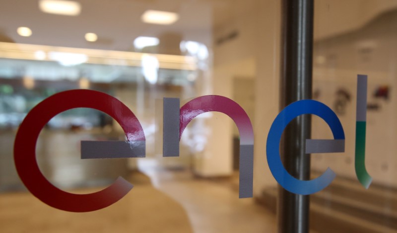 © Reuters. Логотип Enel  в штаб-квартире компании в Риме