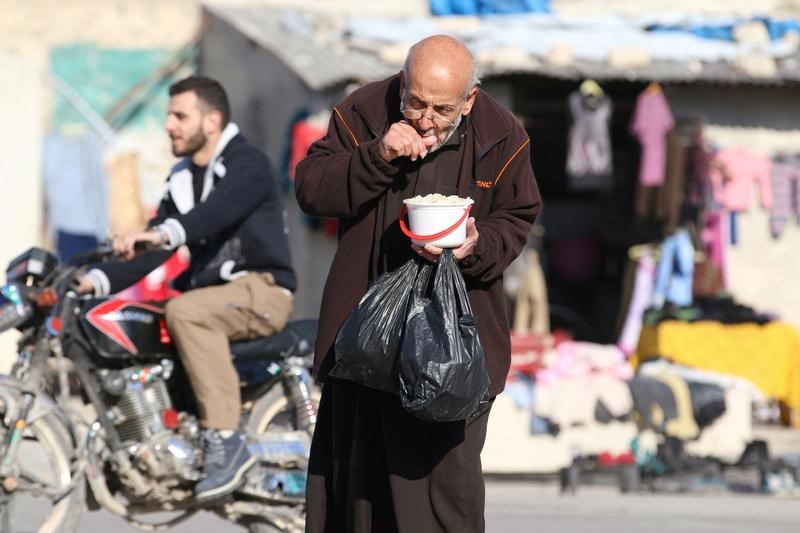 © Reuters. الجوع والقنوط: حصار حلب يختبر قدرة السكان على الاحتمال