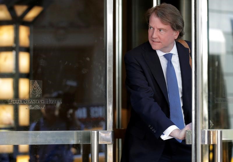 © Reuters. Donald McGahn, lawyer and Trump advisor, exits following a meeting of  Donald Trump's national finance team in New York