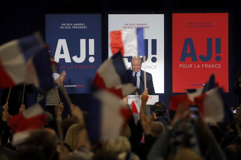 © Reuters. JUPPÉ OPPOSE SON "HUMANISME" À LA "BRUTALITÉ" DE FILLON