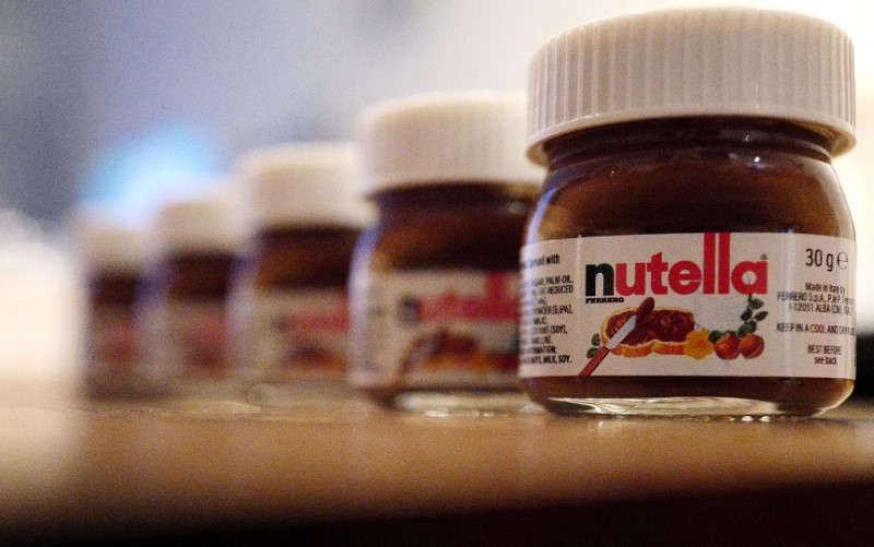 © Reuters. Miniature glasses with hazelnut spread Nutella from Italian food giant Ferrero are seen on a table for a buffet at a restaurant in the village Seeheim near Darmstadt