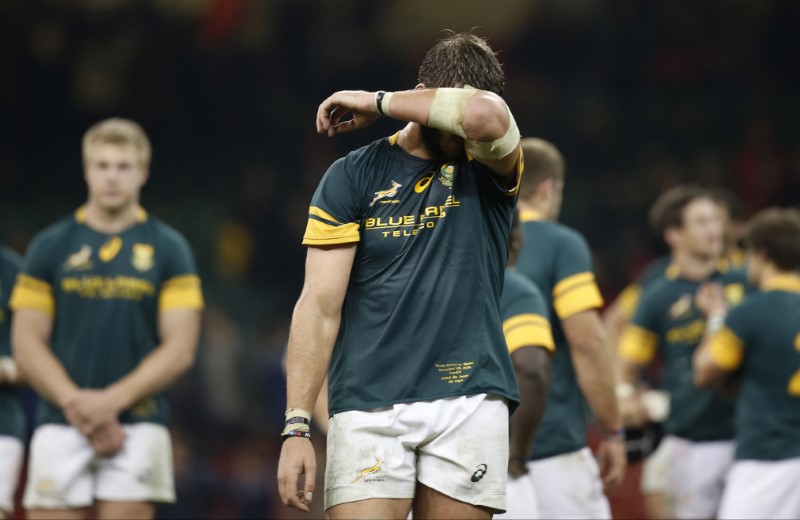 © Reuters. South Africa's Lood de Jager looks dejected at the end of the match