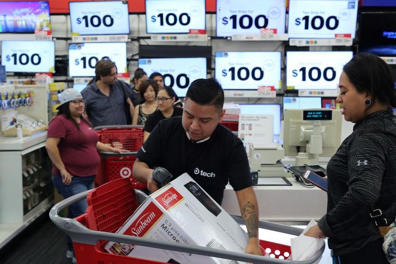 © Reuters. Las ventas de Acción de Gracias y Black Friday en EEUU caen en tiendas, suben online