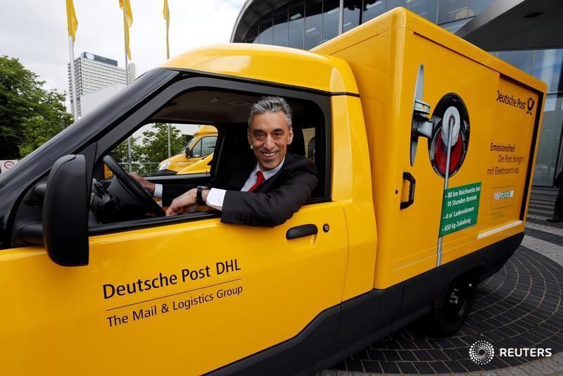 © Reuters. DHL CEO Appel looks out of a StreetScooter E-car in Bonn