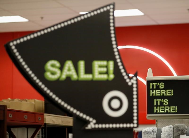 © Reuters. MONTÉE EN PUISSANCE DU SHOPPING EN LIGNE AUX USA LORS DU BLACK FRIDAY