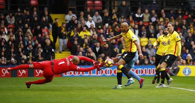 © Reuters. Watford's Heurelho Gomes and Younes Kaboul in action with Stoke City's Jonathan Walters