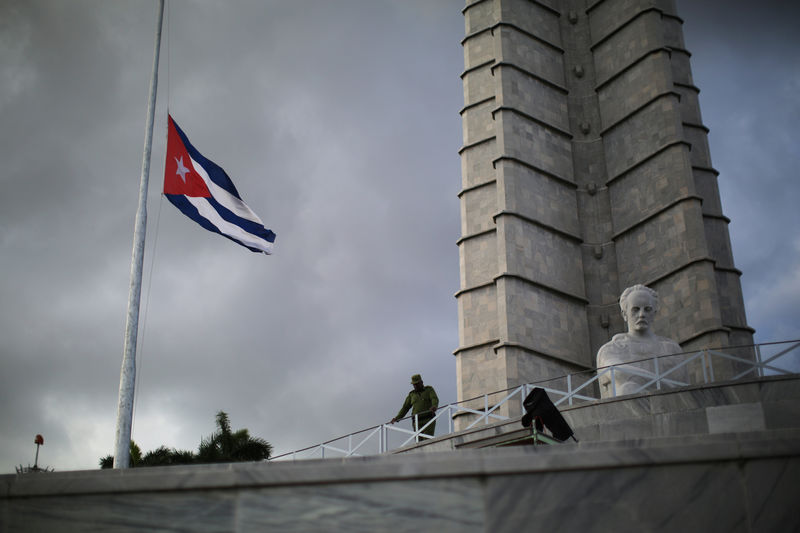 © Reuters. A soldier stands at Revolution Square as a Cuban flag flies at half mast, following the announcement of the death of Cuban revolutionary leader Fidel Castro, in Havana, Cuba