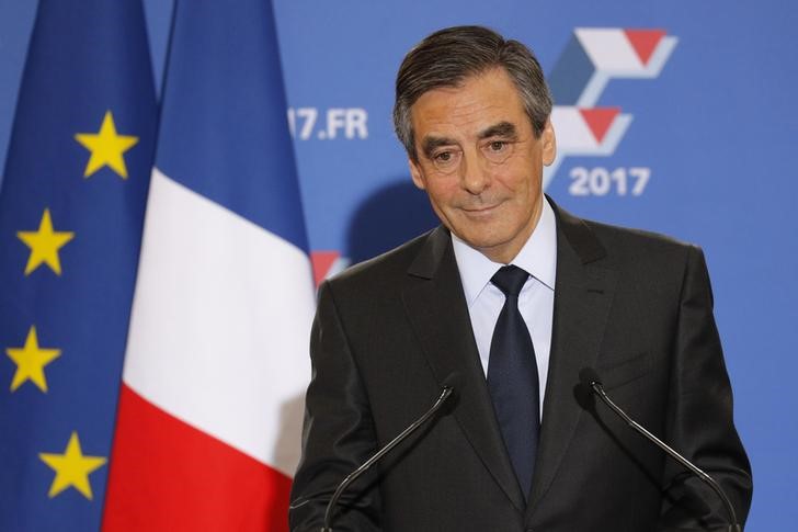 © Reuters. فيون يعد بتغيير "برمجة" فرنسا بعد فوزه بترشيح المحافظين