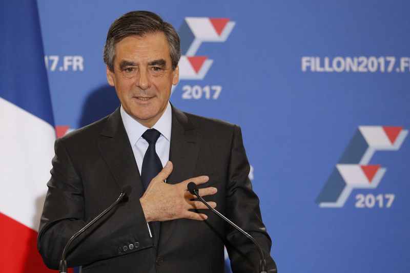 © Reuters. LA DROITE ET LE CENTRE RASSEMBLÉS AUTOUR DE FILLON