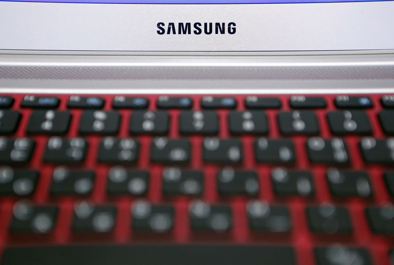 © Reuters. Samsung estudia dividirse en dos, según un diario coreano