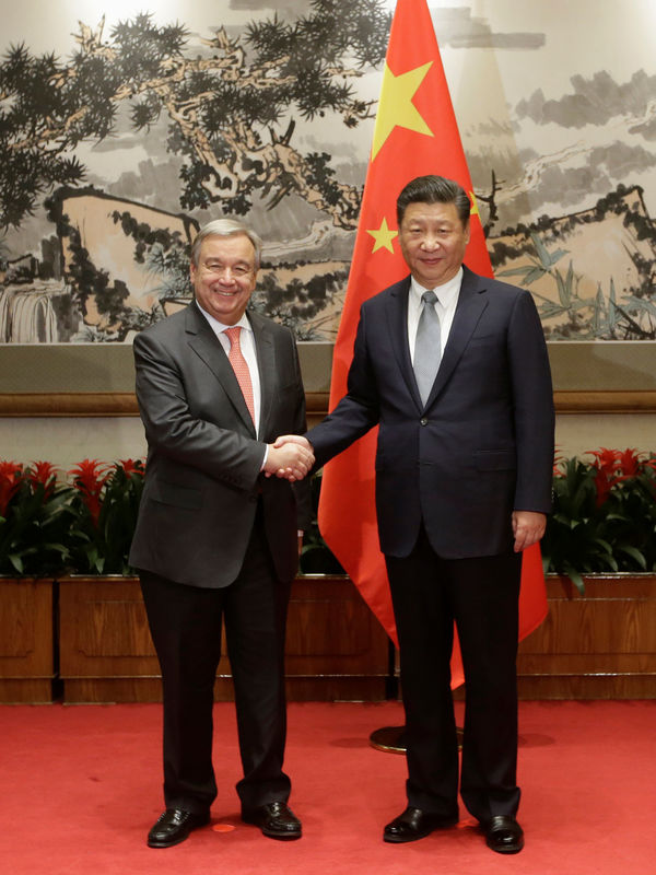 © Reuters. Secretário-geral-eleito da ONU, António Guterres, durante encontro com presidente chinês, Xi Jinping