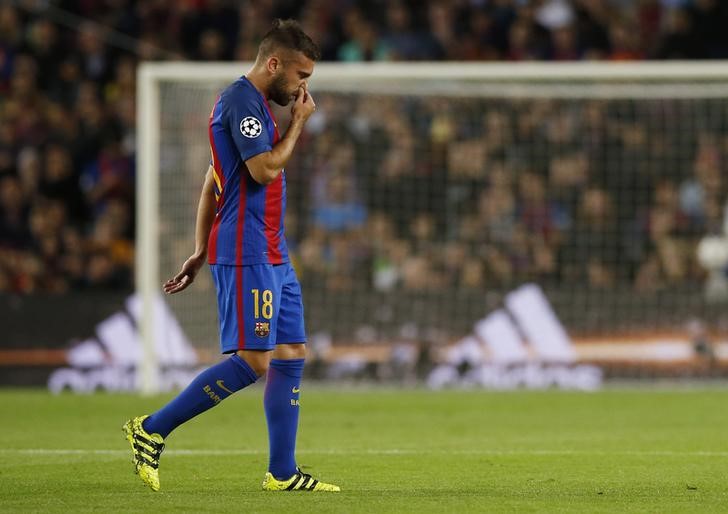© Reuters. Jordi Alba es duda en el Barcelona para el Clásico