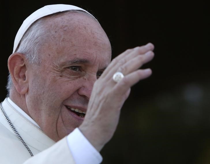 © Reuters. Papa Francisco chega à Capela de Santa Faustina no Santuário da Divina Misericórdia em Cracóvia, na Polônia