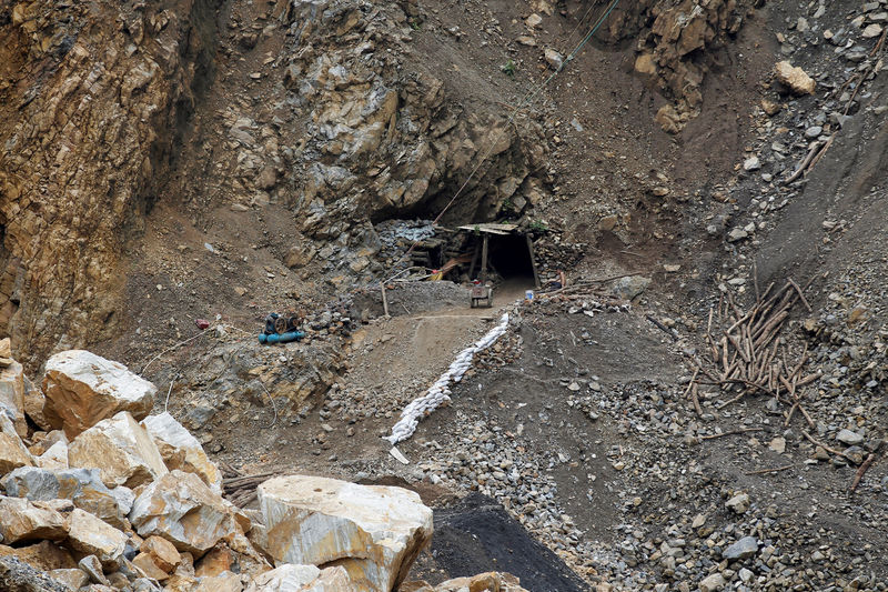 © Reuters. A tin mine is seen in Man Maw in ethnic Wa territory in northeast Myanmar