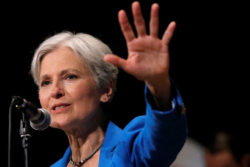 © Reuters. Green Party presidential candidate Jill Stein speaks at a campaign rally in Chicago