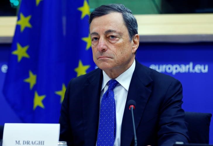 © Reuters. European Central Bank President Mario Draghi addresses the European Parliament's Economic and Monetary Affairs Committee in Brussels