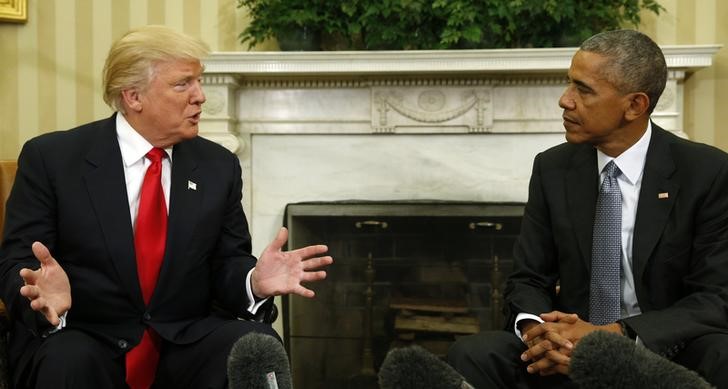 © Reuters. Obama conversa com Trump na Casa Branca