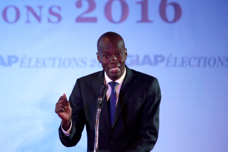 © Reuters. Presidential candidate Jovenel Moise speaks during a debate in Port-au-Prince, Haiti