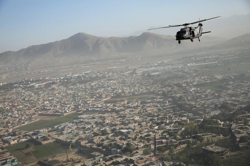 © Reuters. أفغانستان قد تحصل على طائرات بلاك هوك أمريكية لتحل محل طائرات روسية