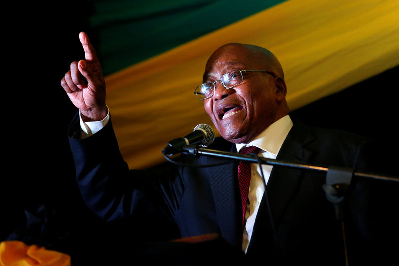 © Reuters. South African President Jacob Zuma sings at the City Hall in Pietermaritzburg