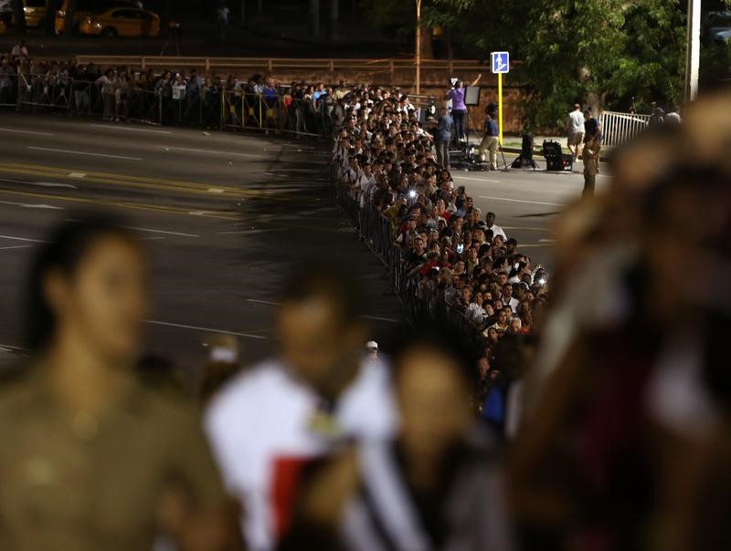 © Reuters. زعماء يساريون يصلون كوبا لحضور مراسم تأبين كاسترو