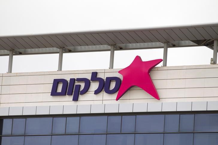 © Reuters. The logo of Israel's biggest mobile phone operator Cellcom is seen in Netanya
