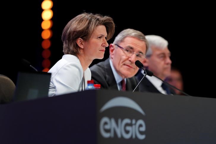 © Reuters. Isabelle Kocher, new CEO of French gas and power group Engie, and Gerard Mestrallet, Chairman of Engie, attend the group shareholders general meeting in Paris